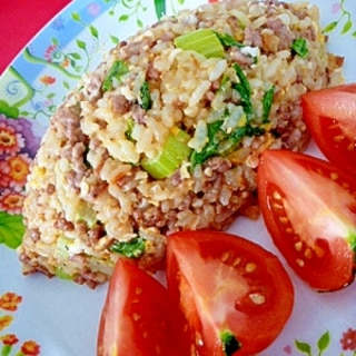 シャキシャキ★セロリと挽肉の卵炒飯